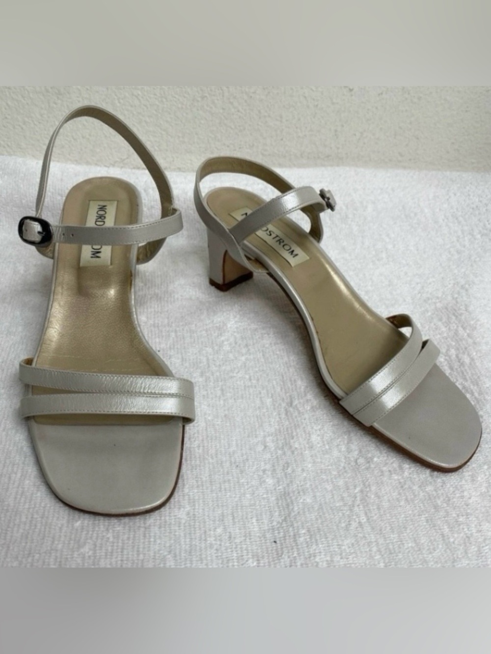 Vintage Nordstrom Women's Metallic Silver Strappy Chunky Heel Sandal Size 7.5